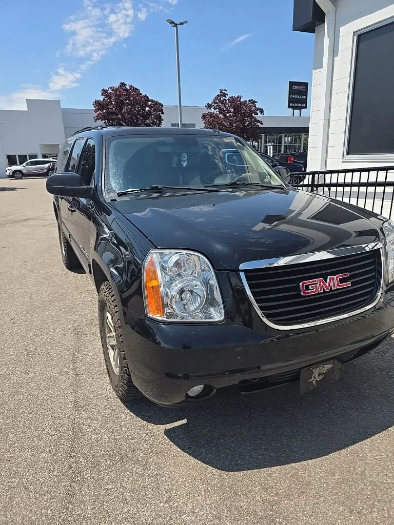 2013 GMC Yukon 4WD 1/2 Ton SLT (4SA)'s photo