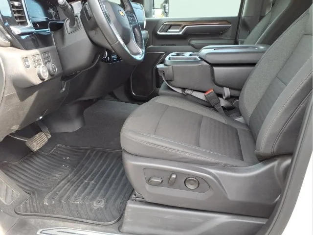 Used 2025 White Chevrolet LT image 19