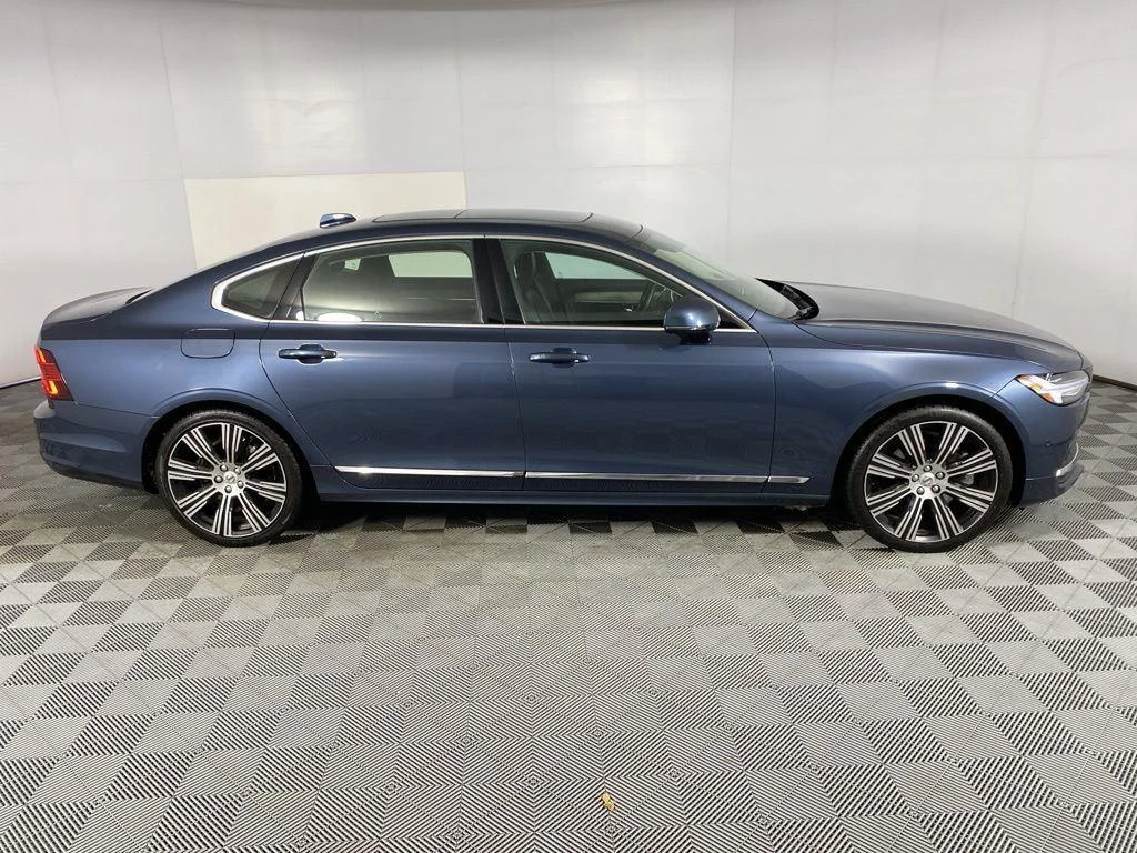 Used 2023 Denim Blue Metallic Volvo Ultimate image 14
