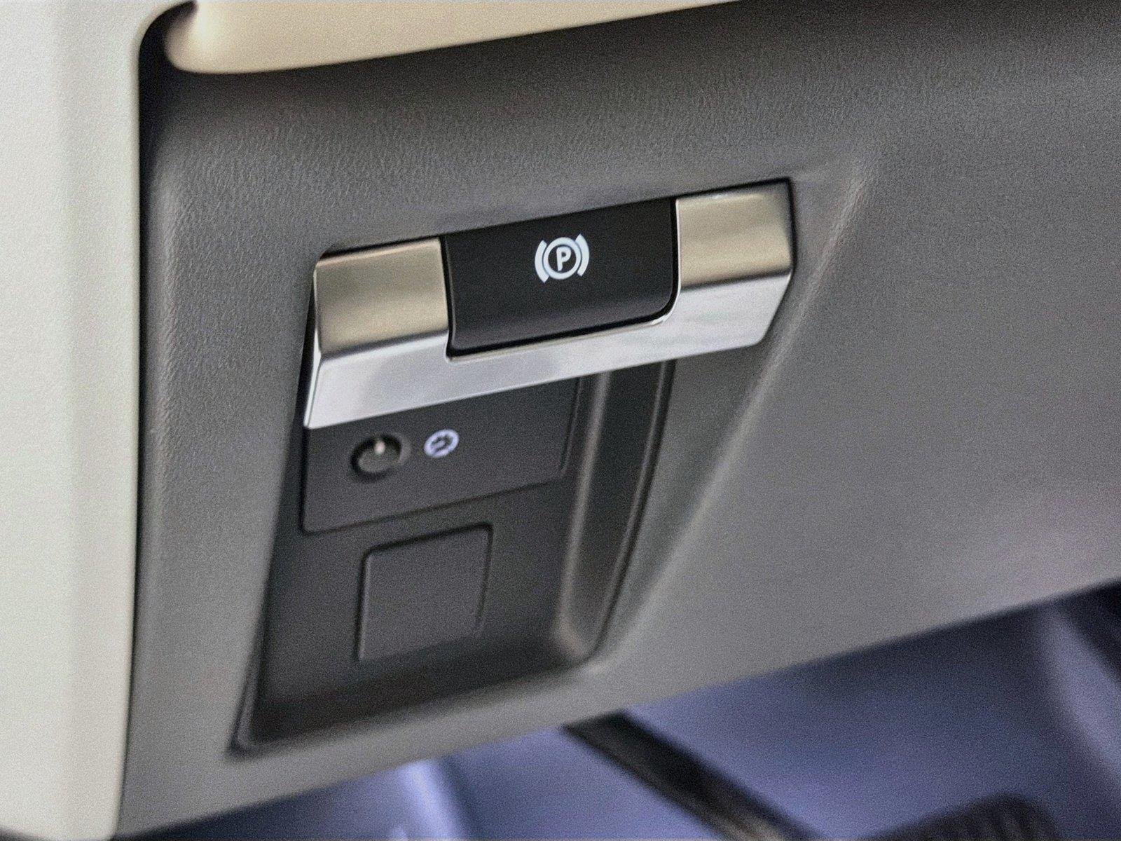 Used 2024 Silicon Silver Land Rover S image 10