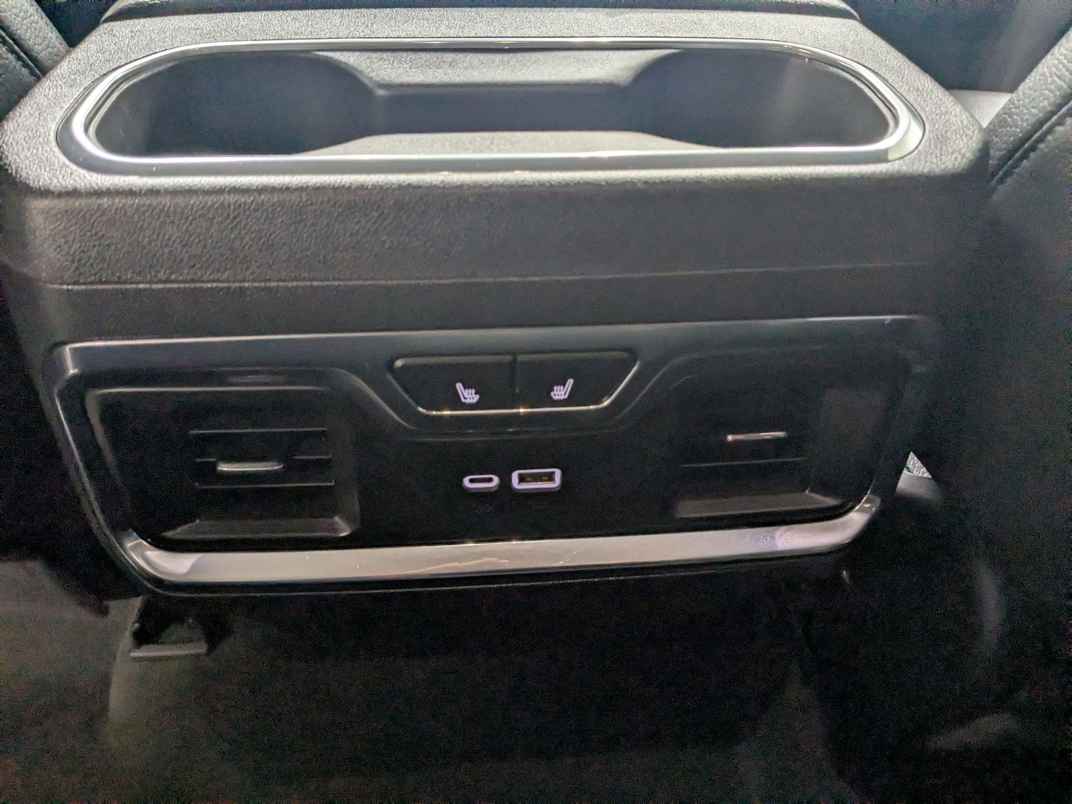 Used 2024 White GMC Denali image 20