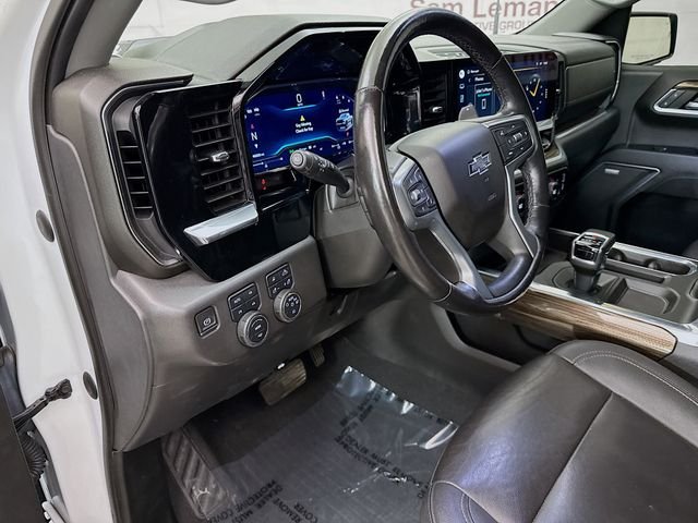 Used 2022 White Chevrolet LT Trail Boss image 9