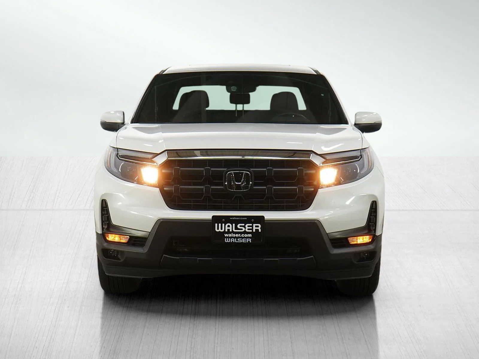 Used 2025 White Honda ridgeline image 8