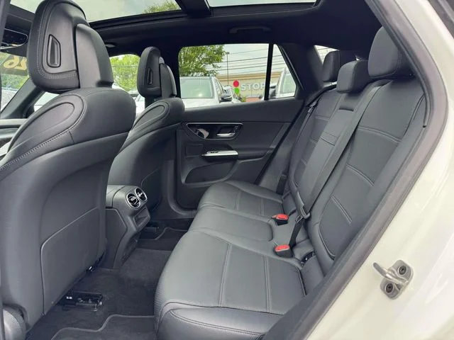 Used 2026 White Mercedes-Benz GLC 300 image 33