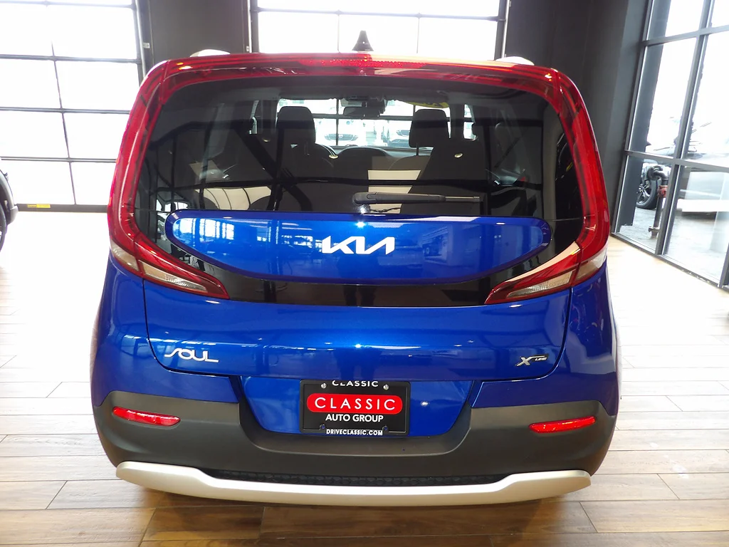 Used 2022 Neptune Blue/Cherry Black Kia X-Line image 7
