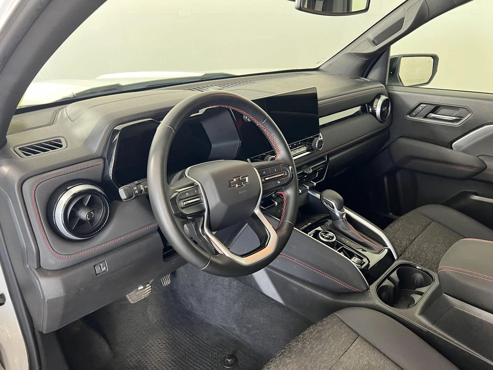 Used 2024 Summit White Chevrolet 4WD Z71 image 8