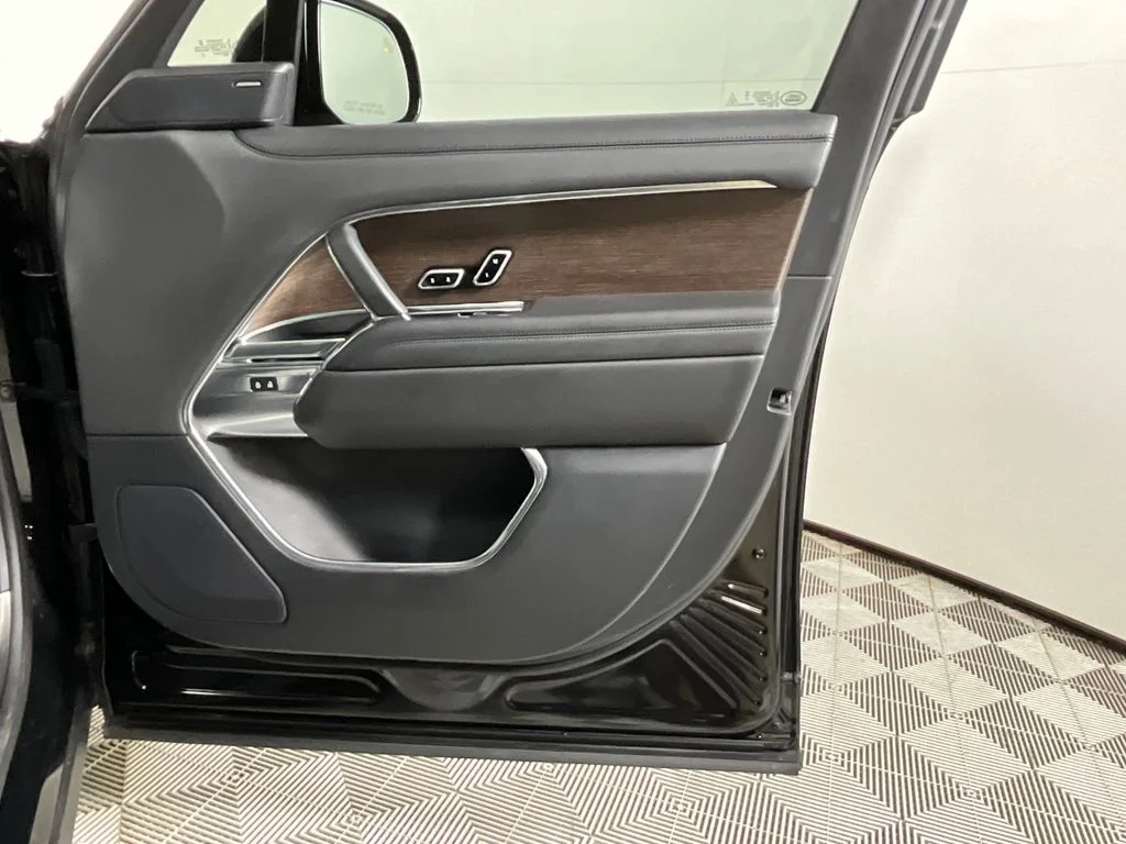 Used 2023 Black Land Rover SE image 21