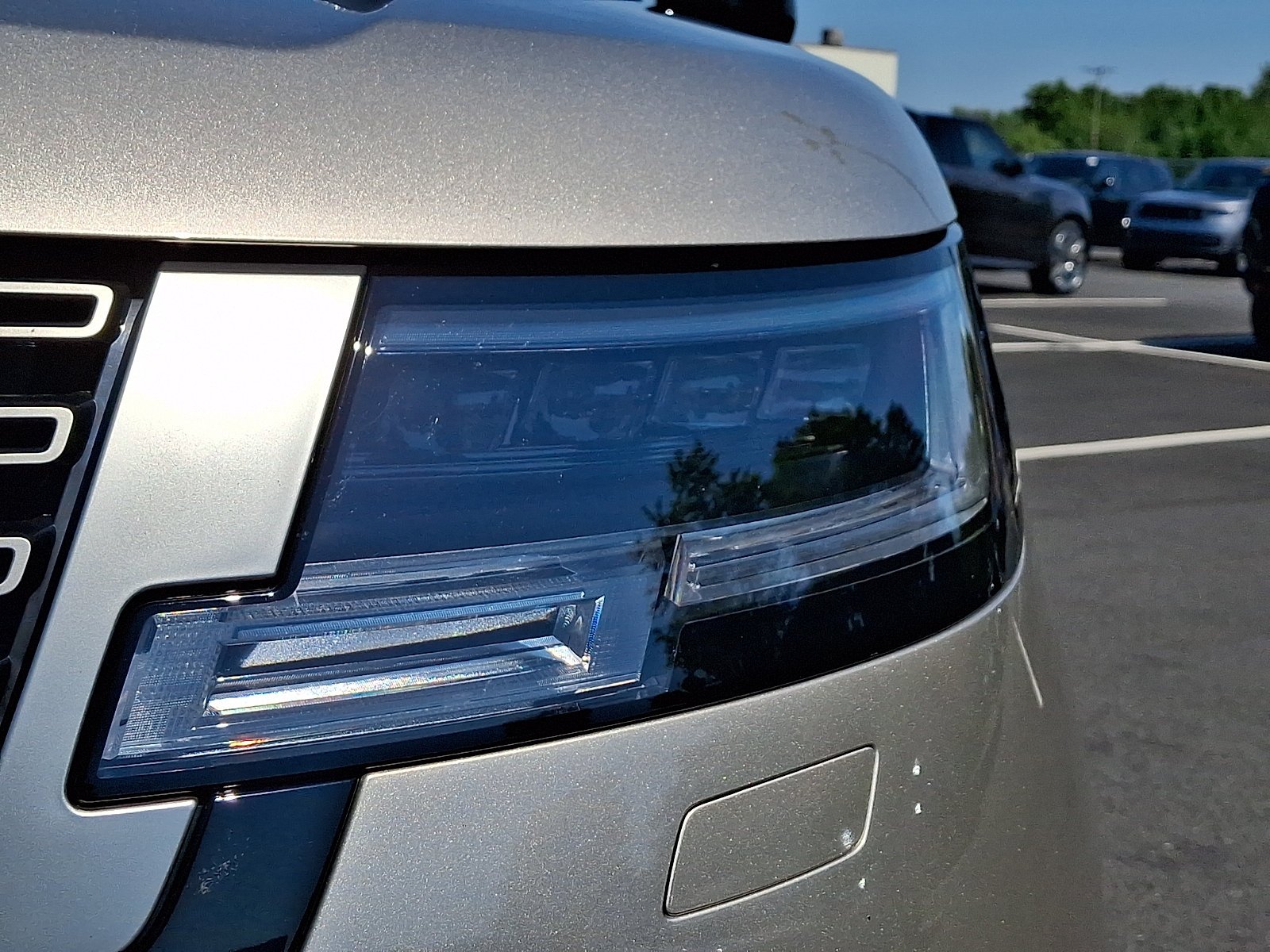 Certified Used 2024 Batumi Gold Premium Metallic   1Dm Land Rover SE image 10