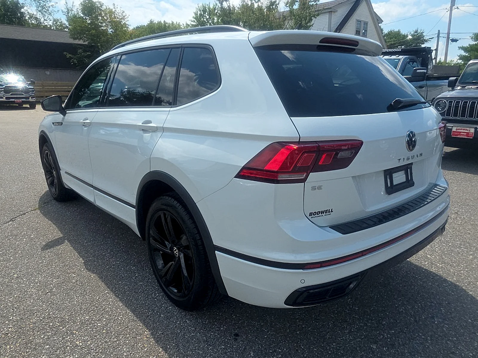 Used 2024 Opal White Volkswagen 2.0T SE R-Line Black image 3