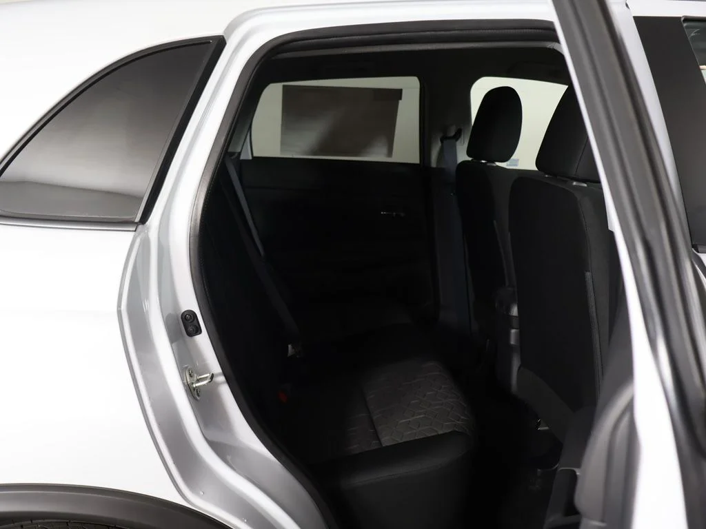 New 2027 White Mitsubishi 2.0 ES AWC image 30