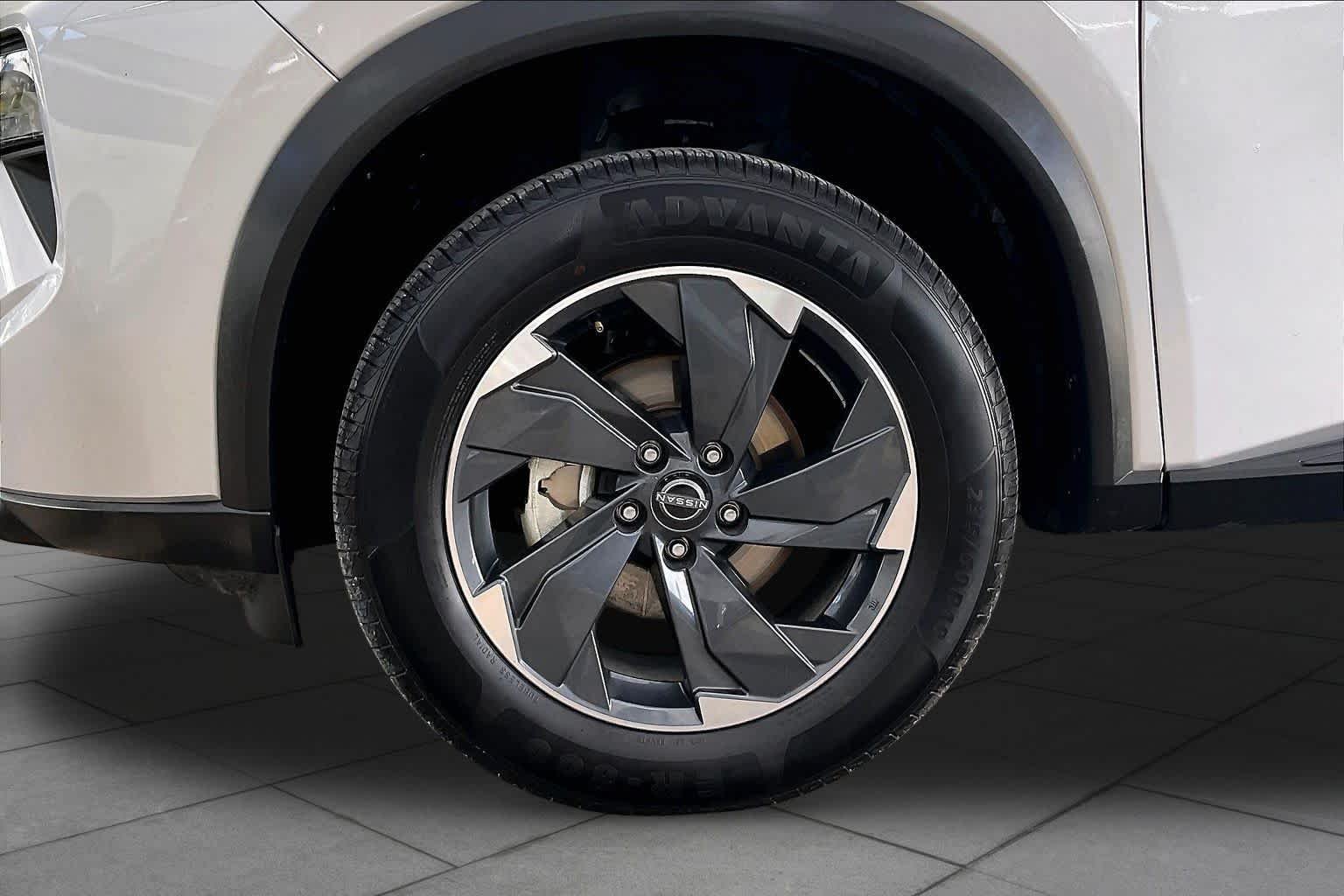 Used 2025 Brilliant Silver Metallic Nissan SV image 11