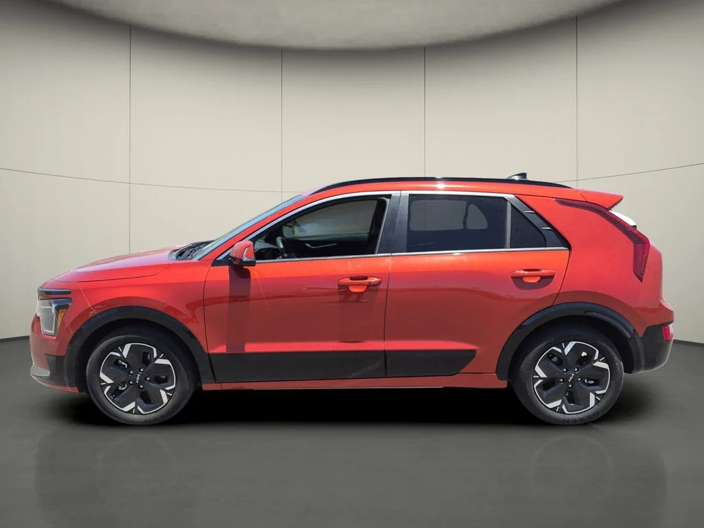 Used 2023 Fire Kia Wind image 4