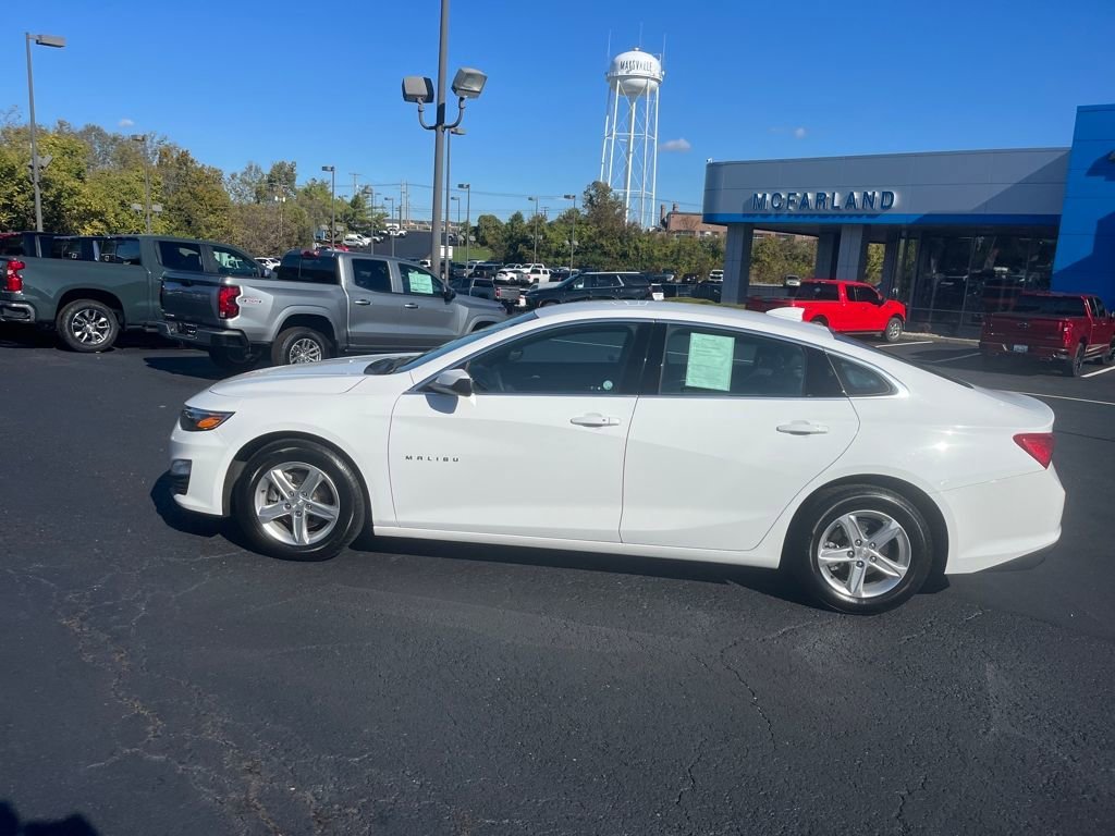 2023 Chevrolet Malibu 1LT photo 2
