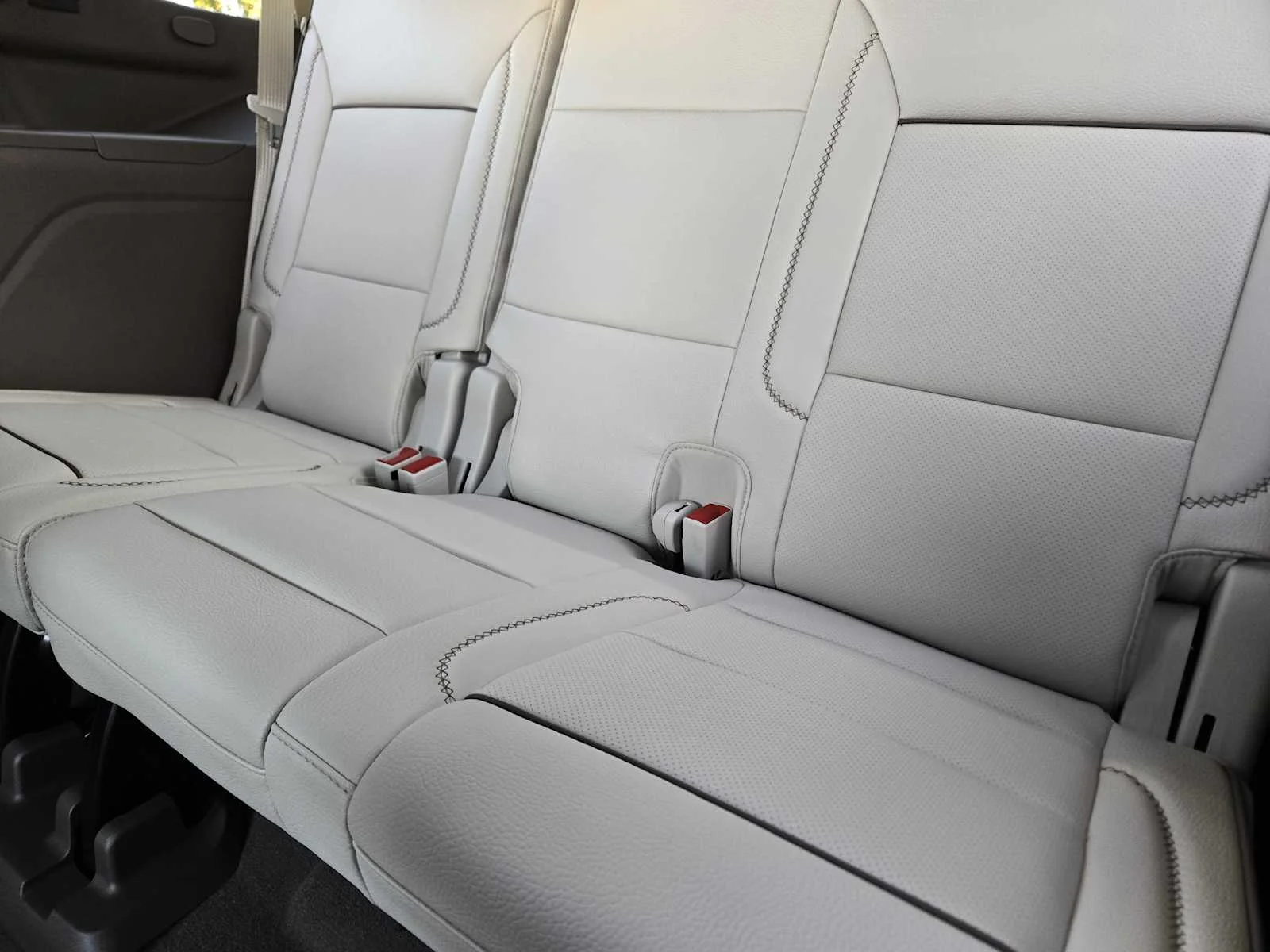 2027 GMC Yukon Denali - Photo 19