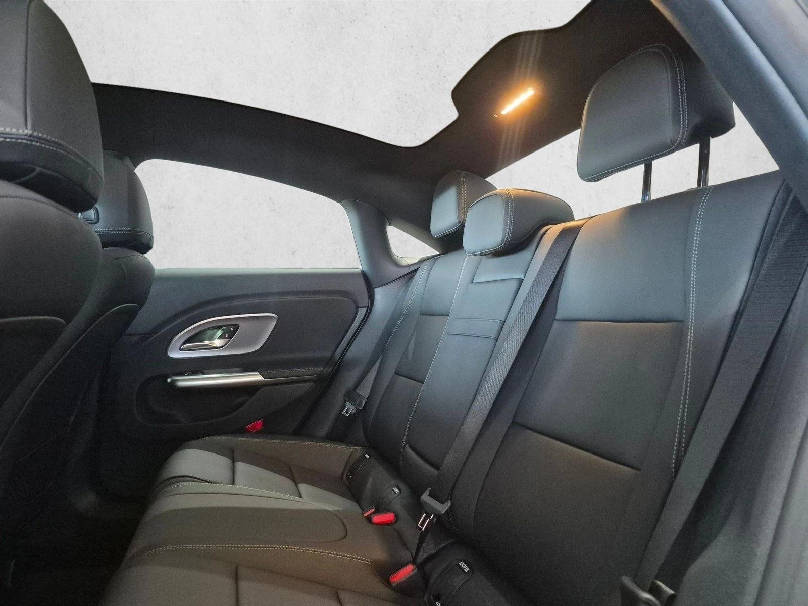 New 2027 MANUFAKTUR Alpine Grey Mercedes-Benz CLA220 image 14