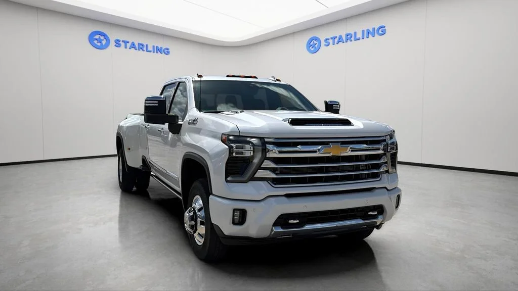 Used 2024 Iridescent Pearl Tricoat Chevrolet High Country DRW image 15