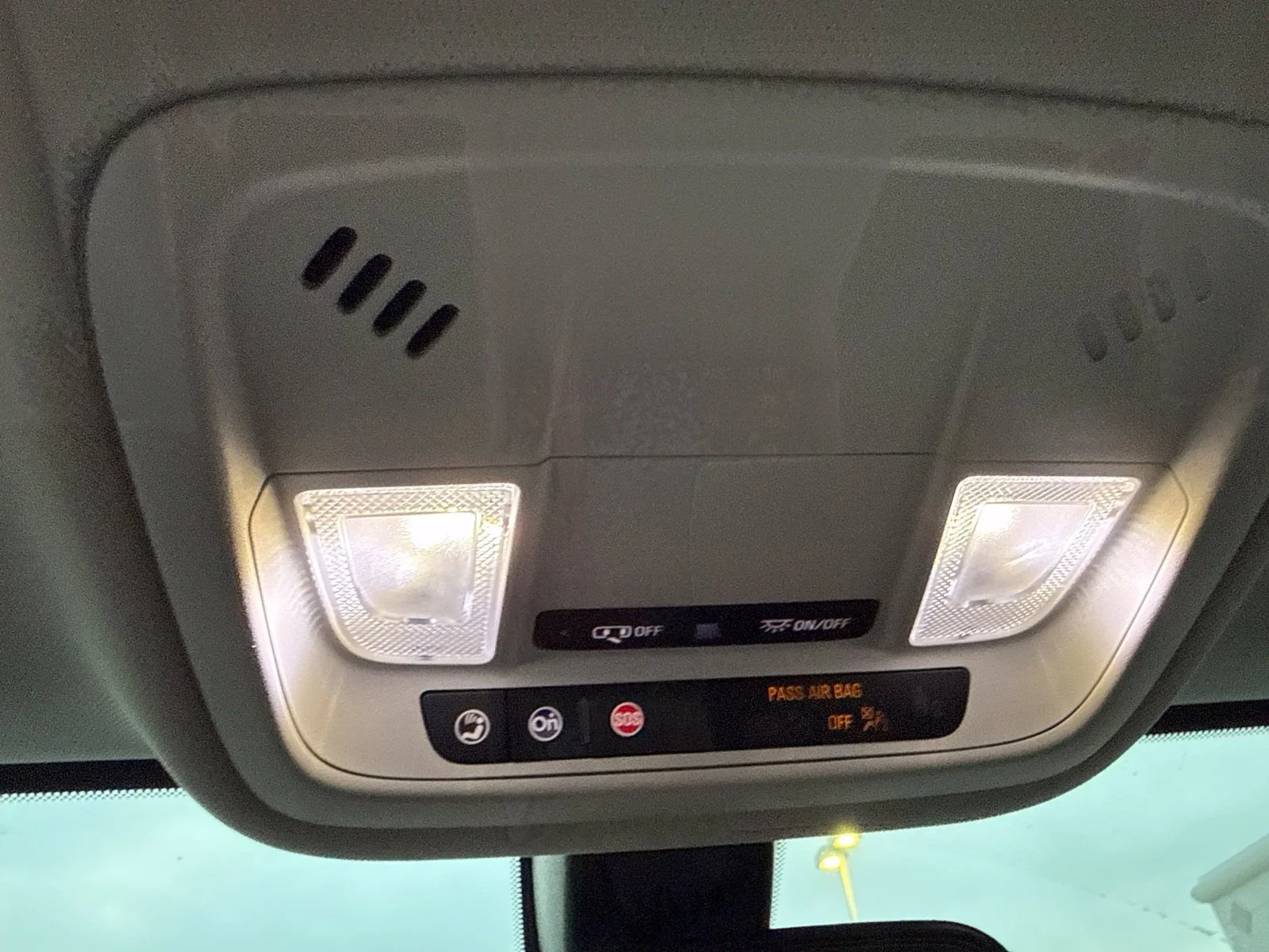 Used 2020 SUMMIT WHITE Chevrolet LT Cloth image 22