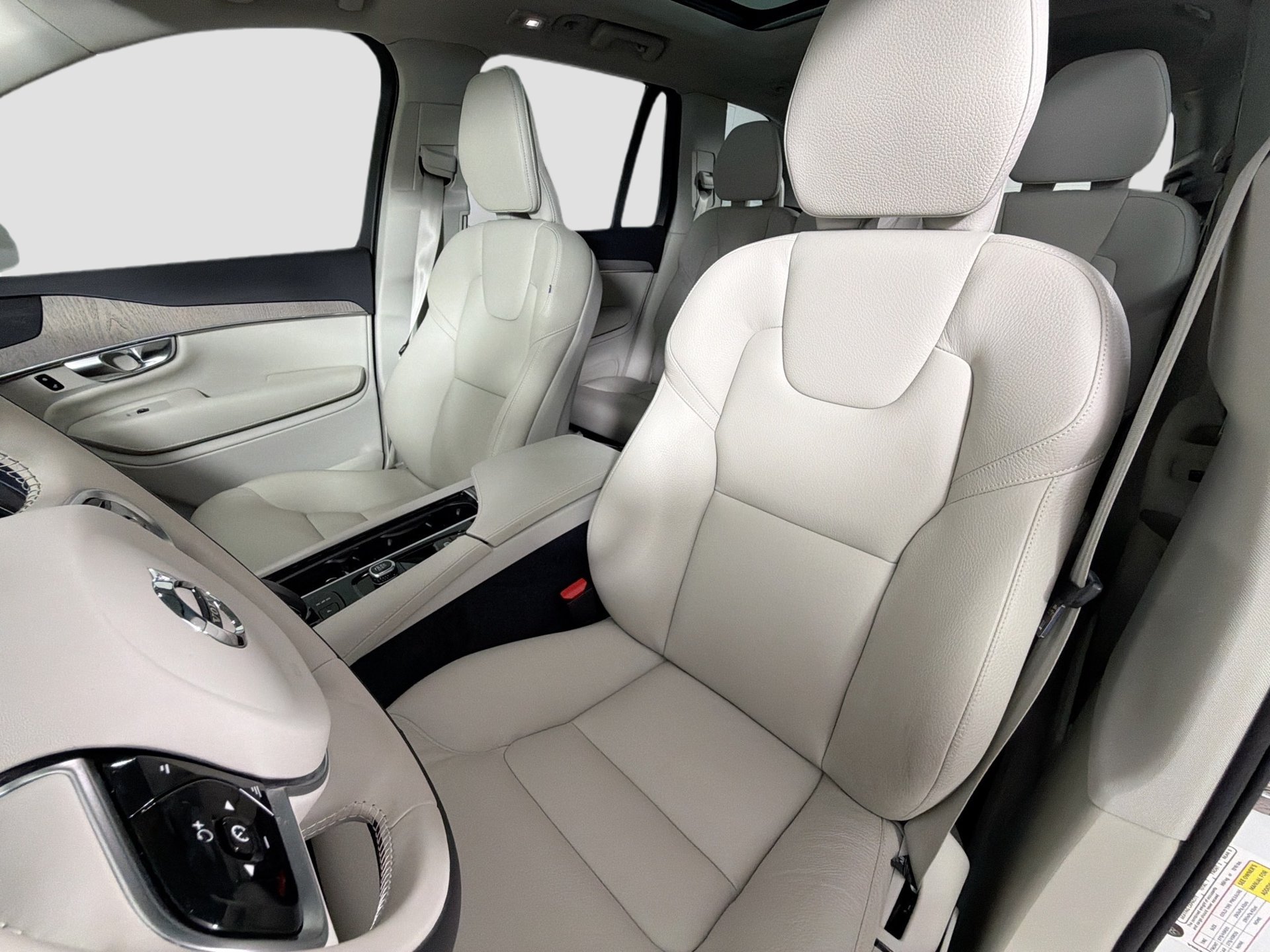 2025 Volvo XC90 Plus - Photo 21