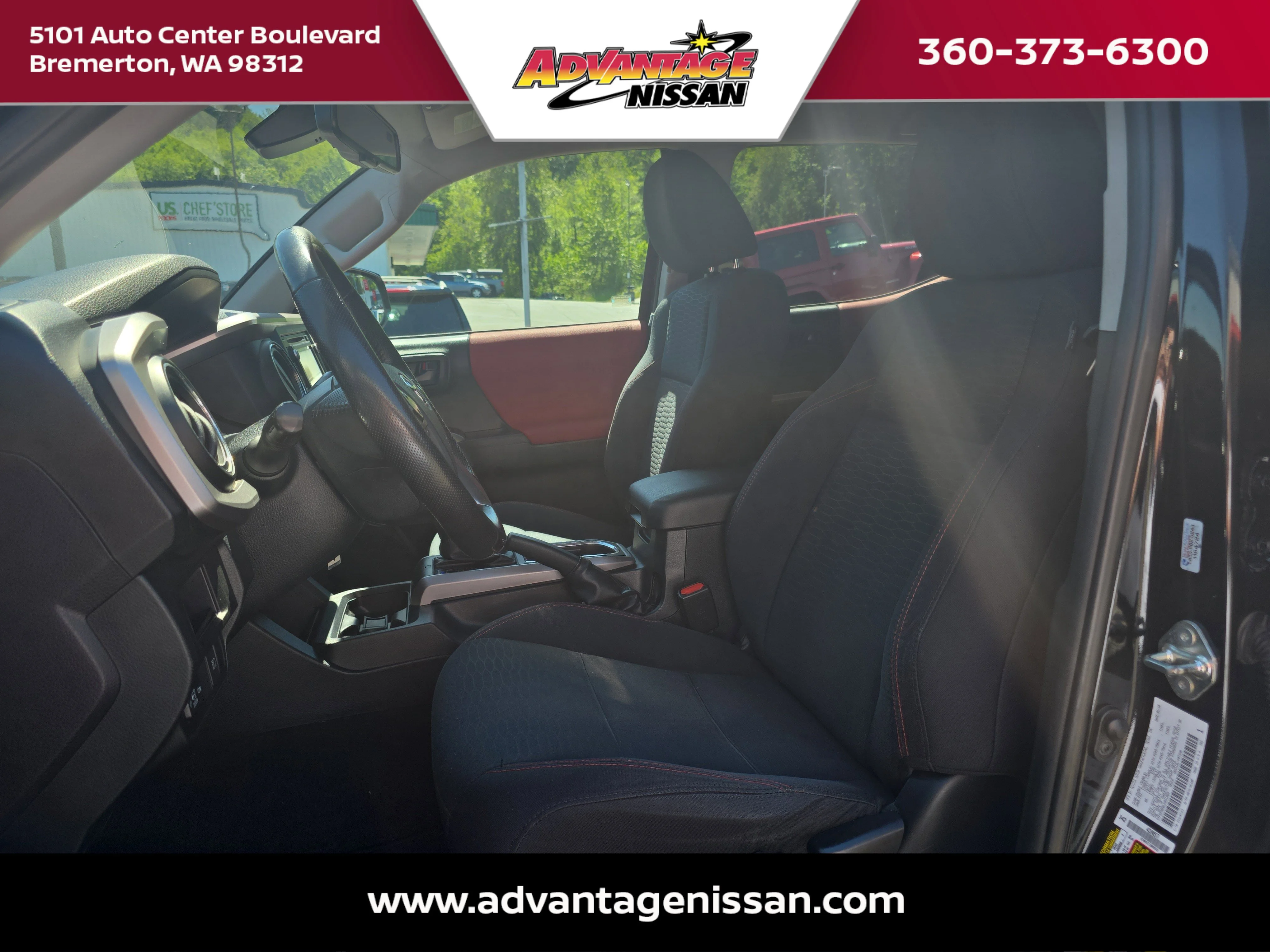 Used 2018 Midnight Black Metallic Toyota SR5 image 10