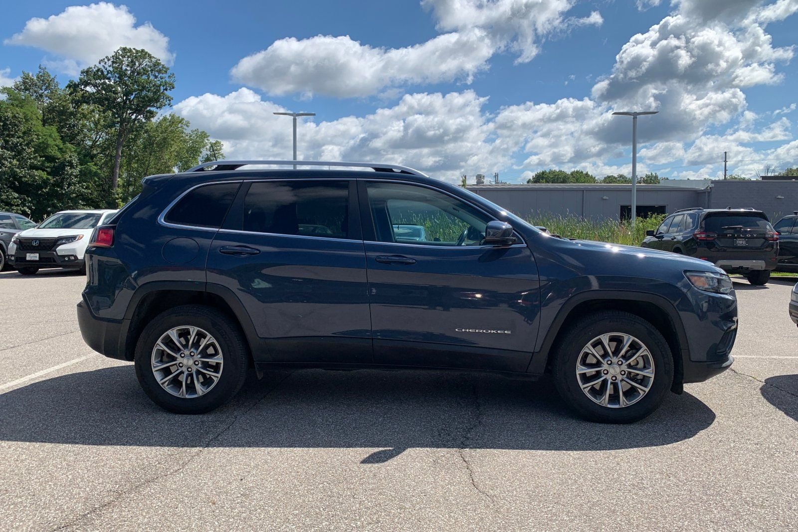 Used 2020 Blue Jeep Latitude Plus image 6