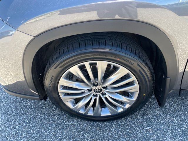 Used 2022 Gray Toyota Platinum image 31