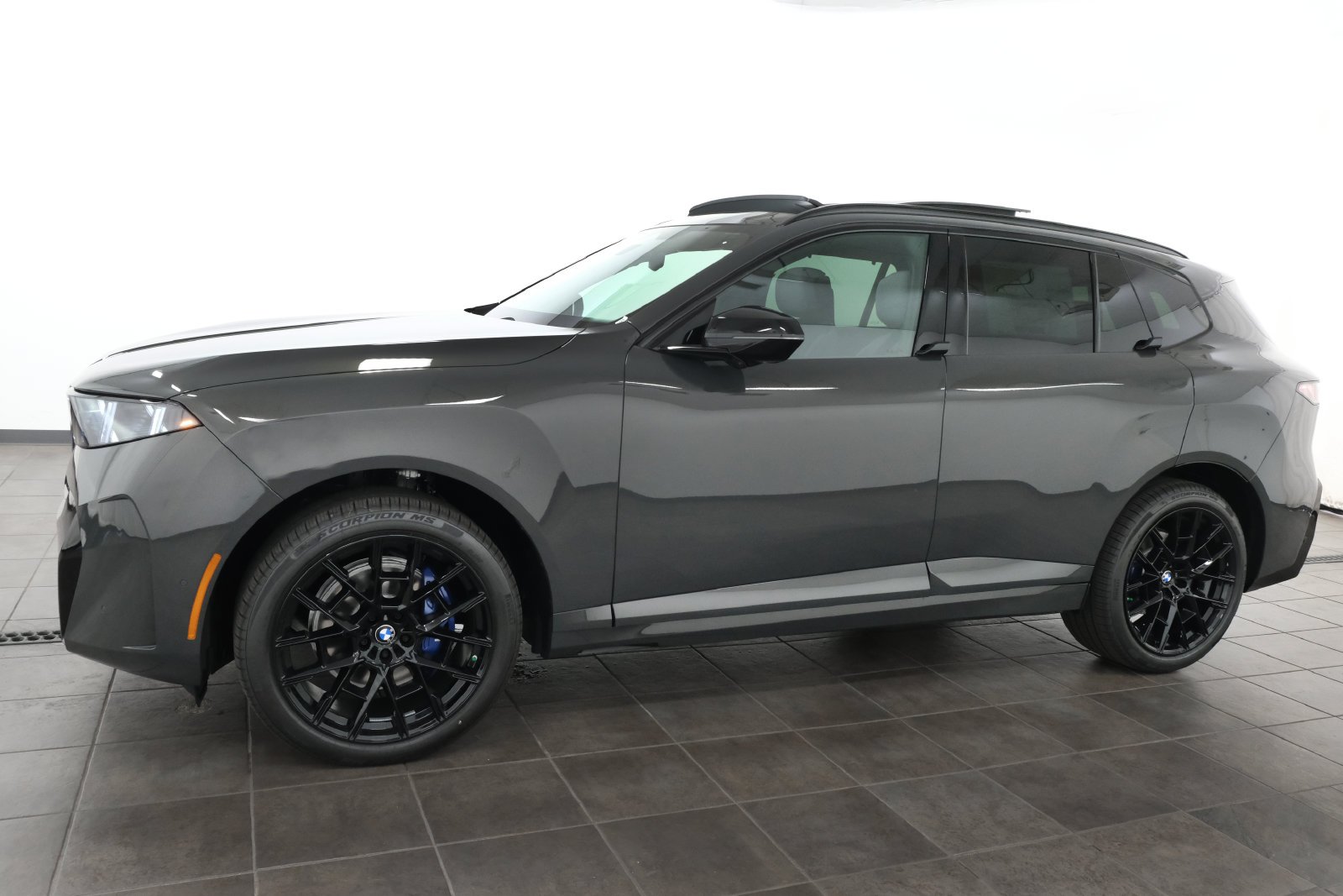 New 2027 Dravit Grey Metallic BMW  image 3