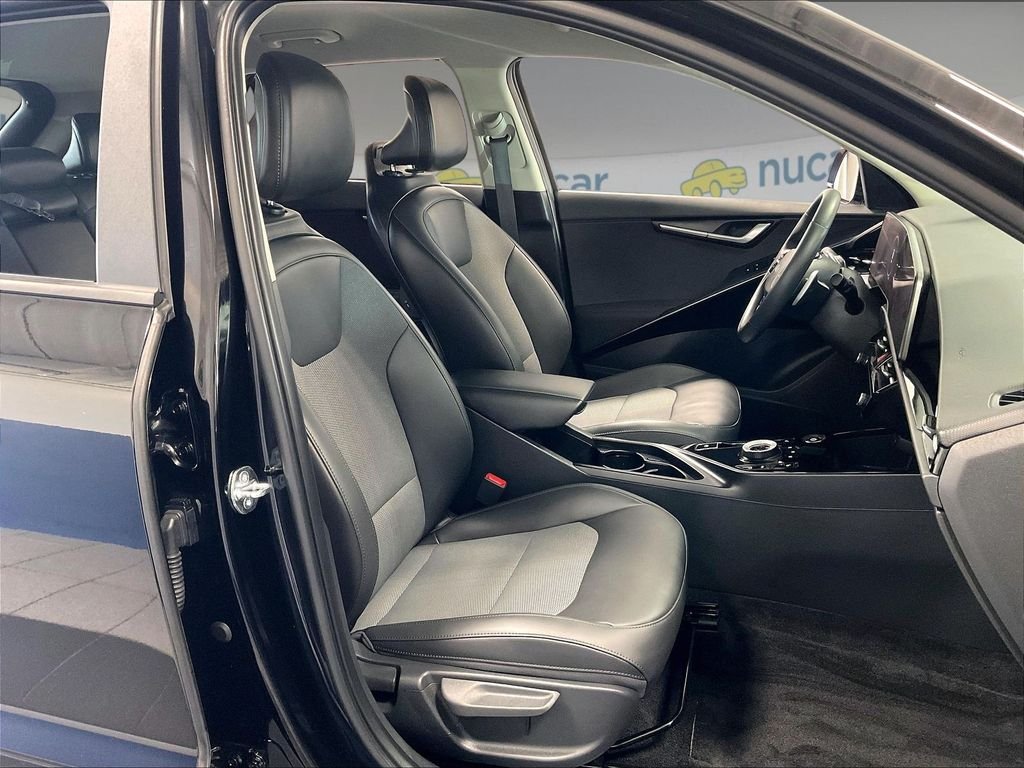 Used 2025 Black Kia Wind image 11