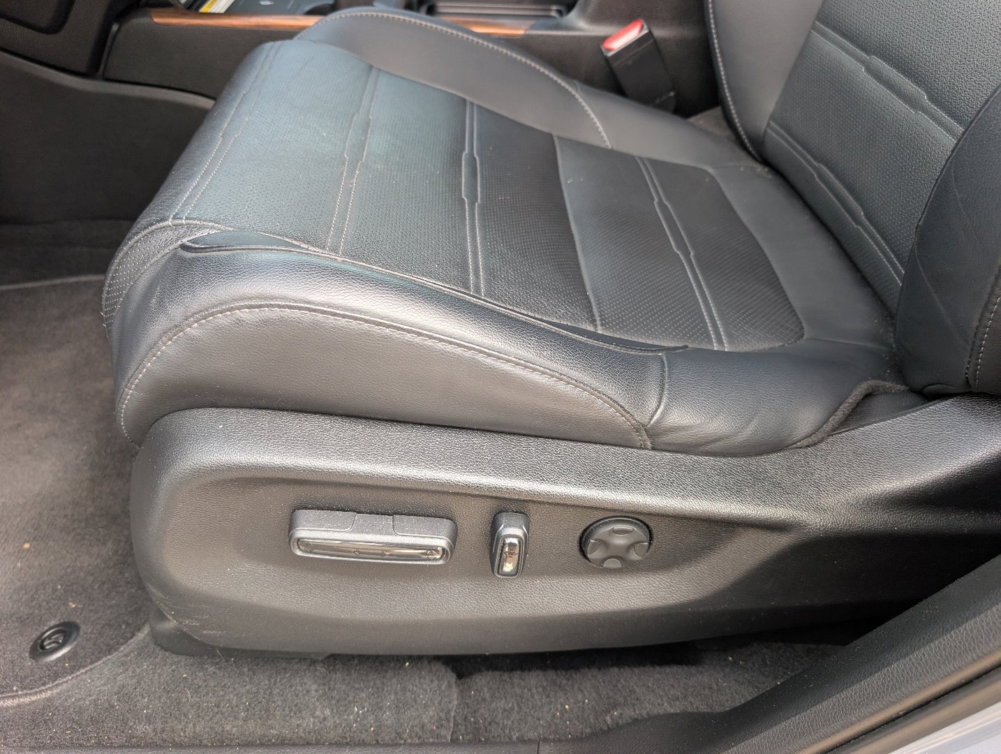Used 2022 Obsidian Blue Pearl Honda Touring image 22