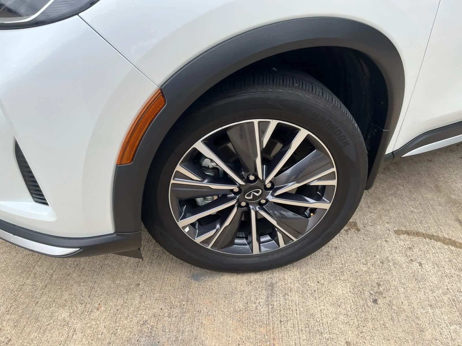 Certified Used 2026 Radiant White INFINITI LUXE image 19