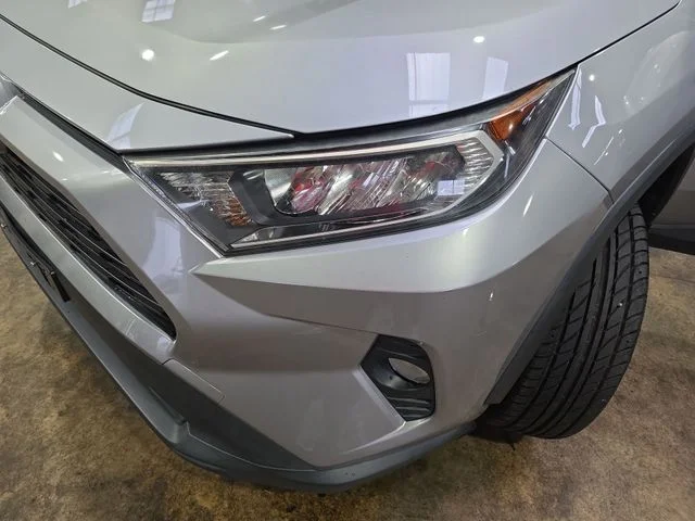 Used 2019 Silver Toyota XLE image 32