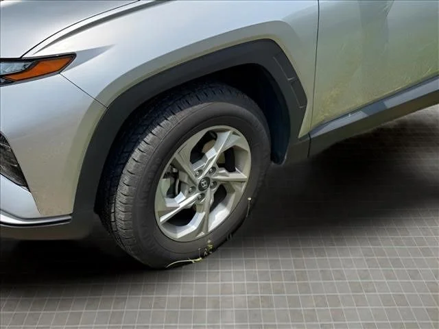 Used 2024 Silver Hyundai SEL image 4