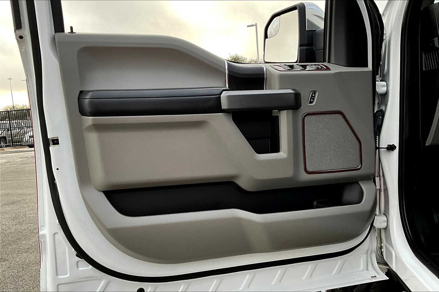 Used 2019 Oxford White Ford XLT image 19