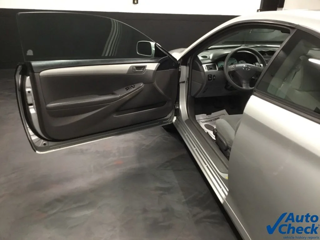 Used 2006 Beige Toyota SE image 18