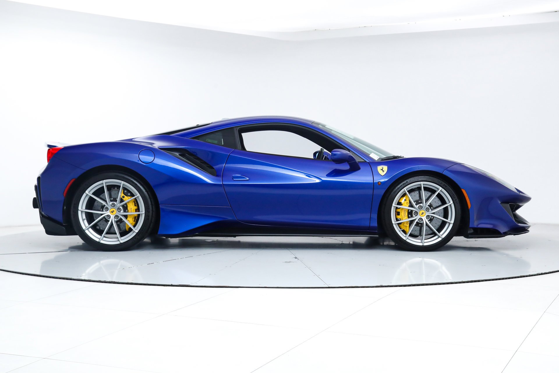Used 2020 Blue Ferrari  image 9