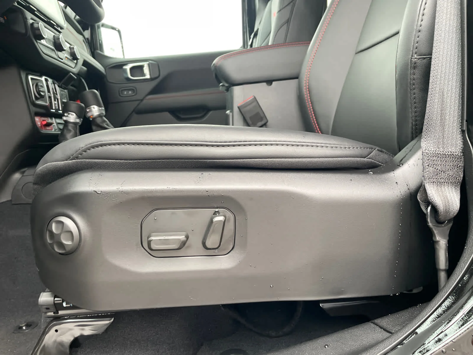 New 2026 Black Clear-Coat Exterior Paint Jeep Rubicon X image 19