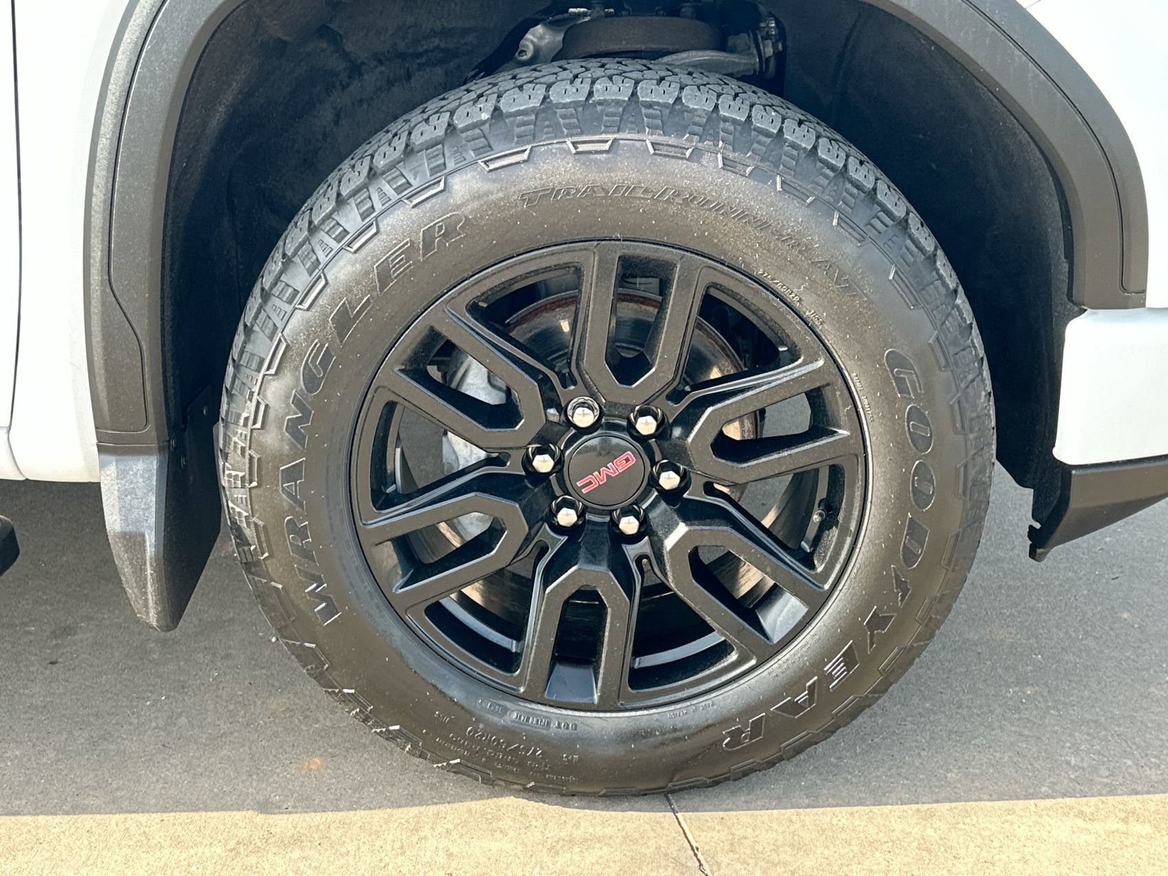 Used 2024 Summit White GMC Elevation image 10