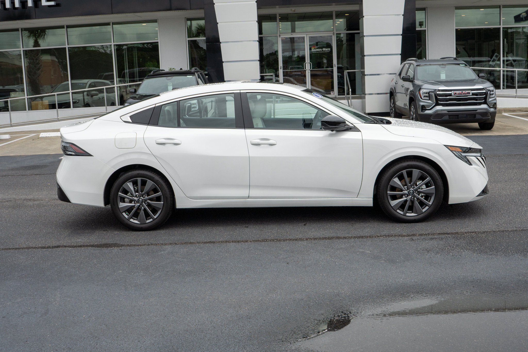 Used 2026 Aspen White Tricoat Nissan SL image 2