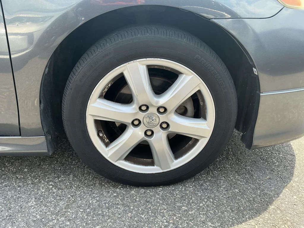 Used 2007 Gray Toyota SE image 19