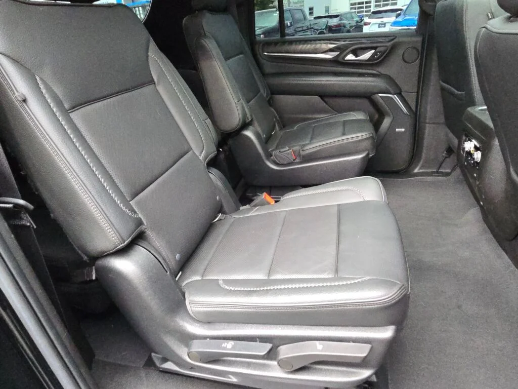 Used 2022  GMC Denali image 9