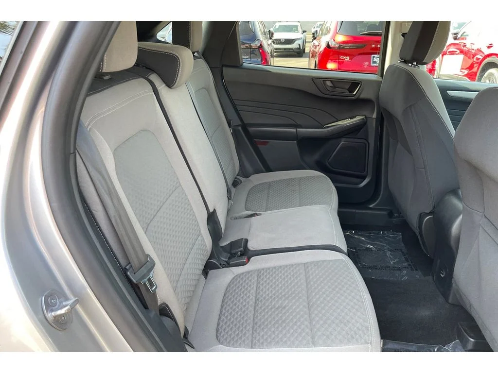 Used 2022 ICONIC SILVER Ford SE image 19