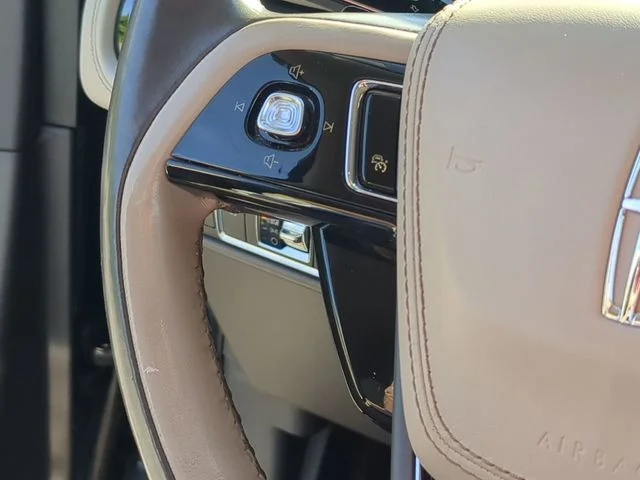 Used 2020 Blue Lincoln Reserve image 17