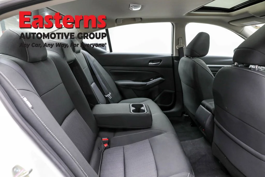 Used 2022 White Nissan 2.5 SV image 22