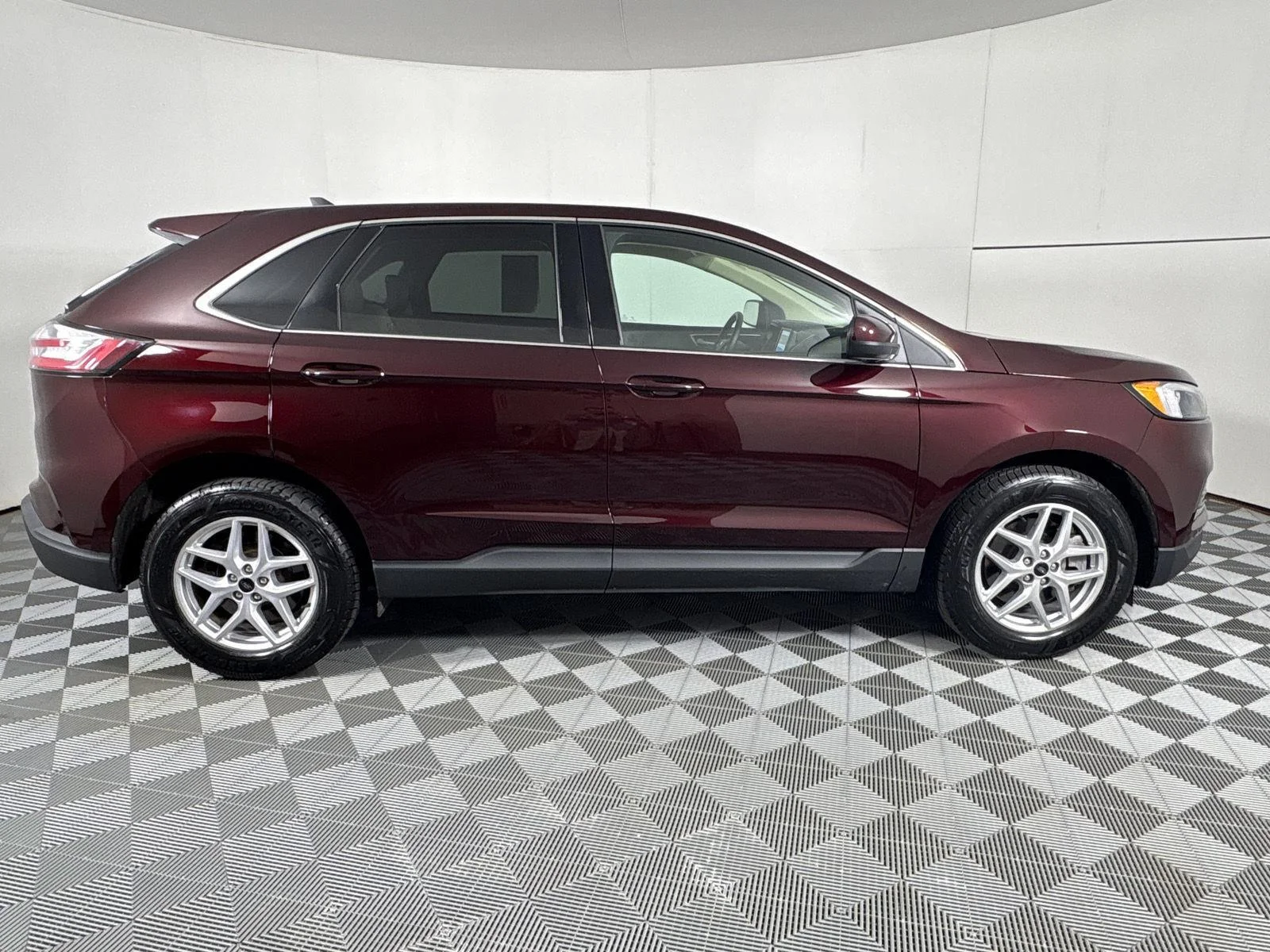Used 2024 Burgundy Velvet Metallic Tinted Clearcoat Ford SEL image 22
