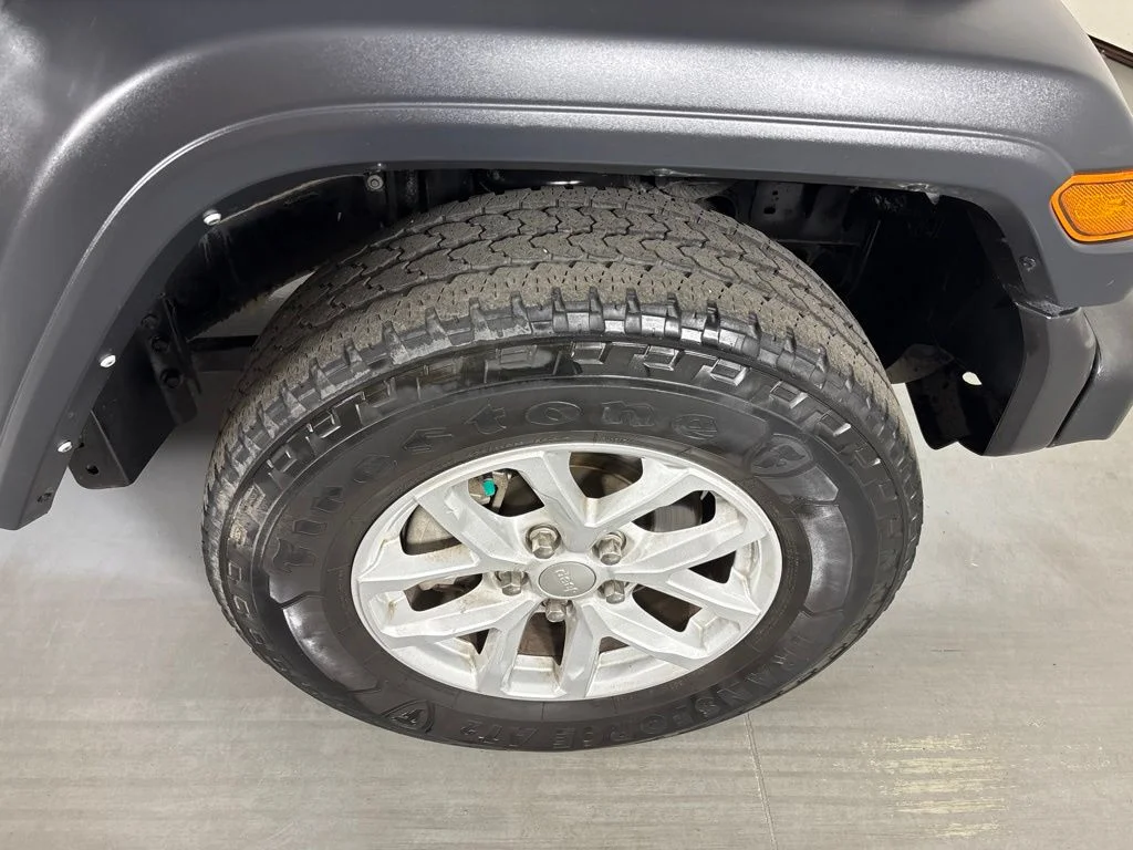 Used 2023 Gray Jeep Sport S image 11