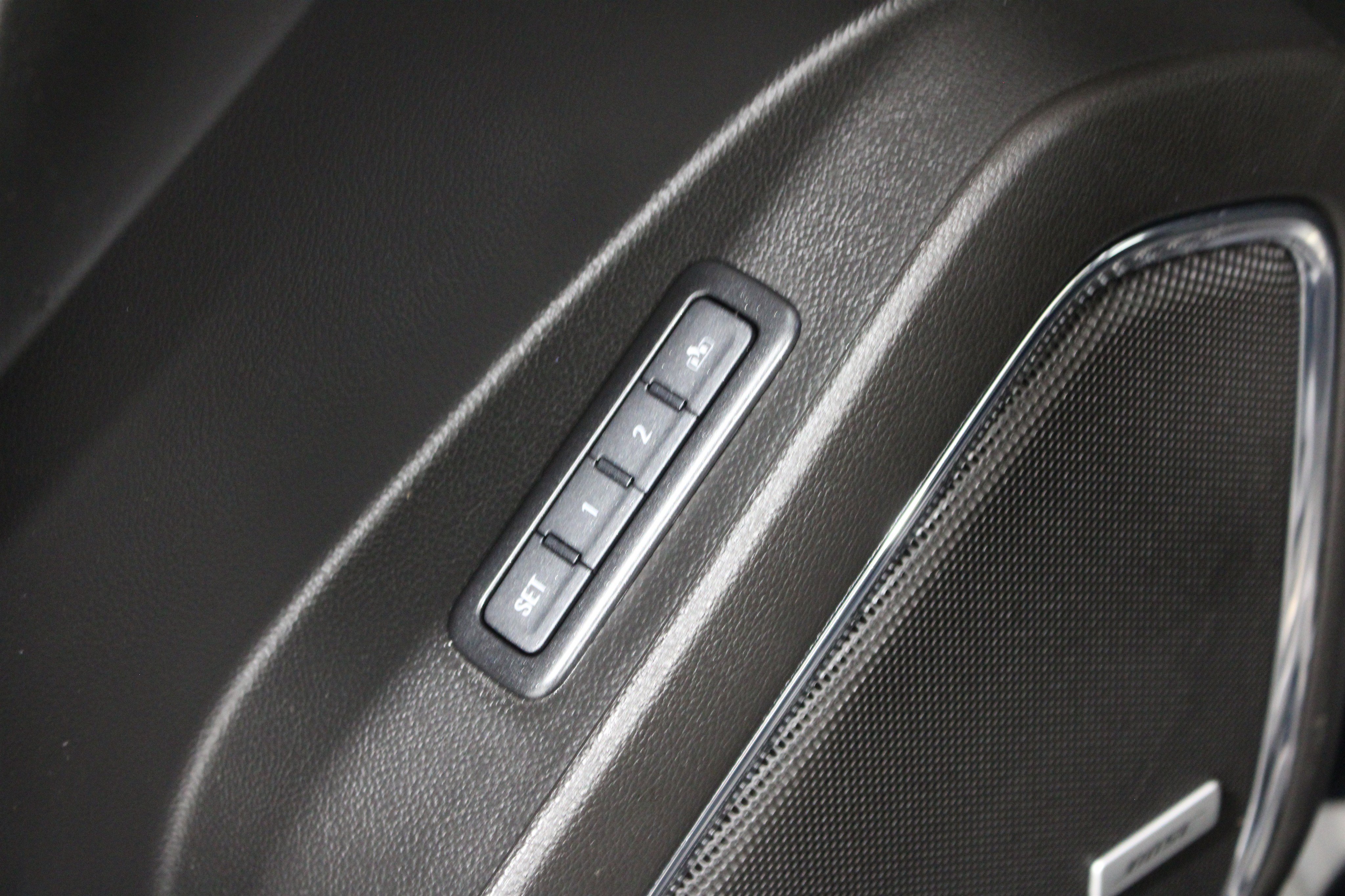 Used 2018 Onyx Black GMC Denali image 8