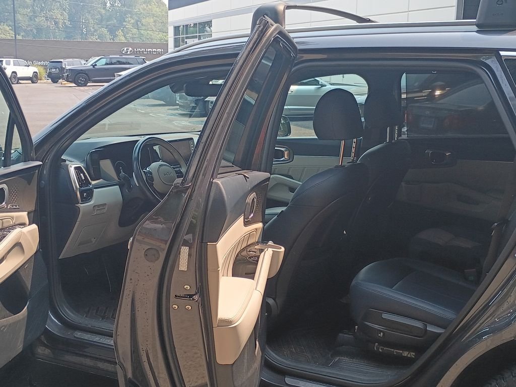 Used 2023 Platinum Graphite Kia SX Prestige image 15