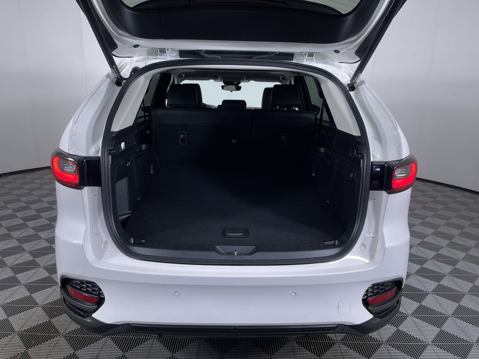 Used 2026 Rhodium White Premium Mazda 3.3 Turbo Preferred image 25