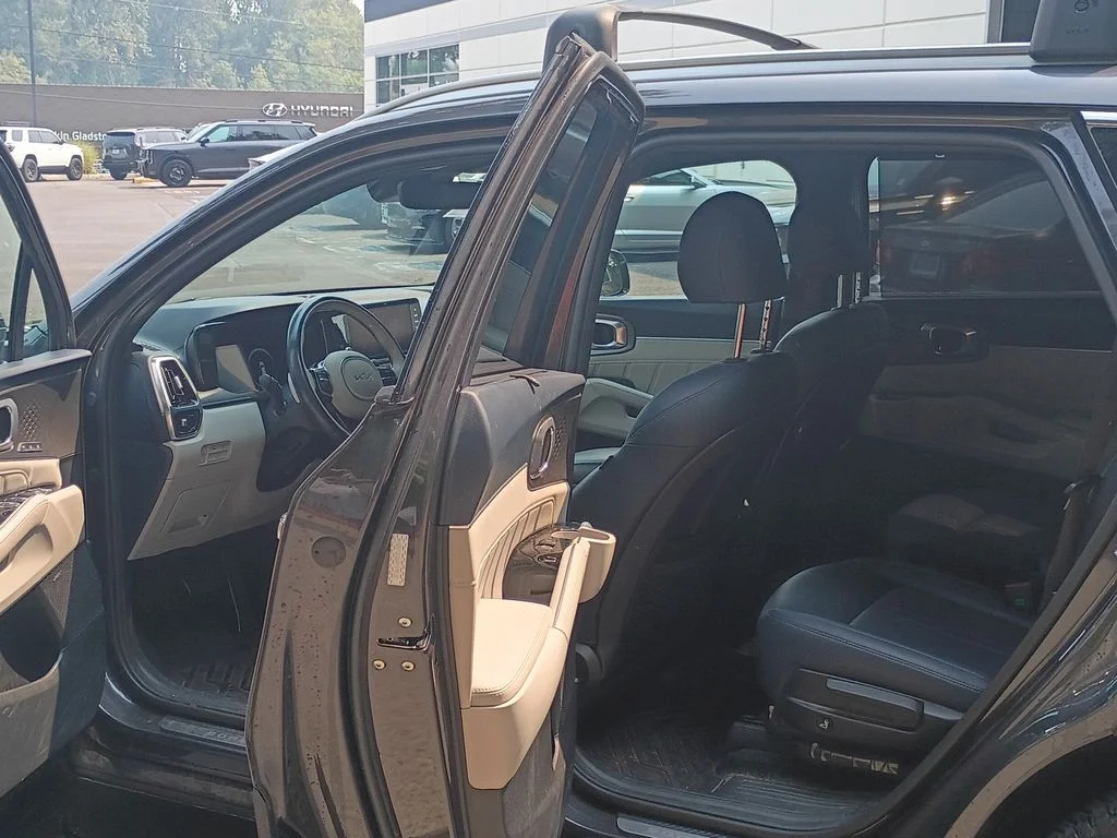 Used 2023 Platinum Graphite Kia SX Prestige image 16