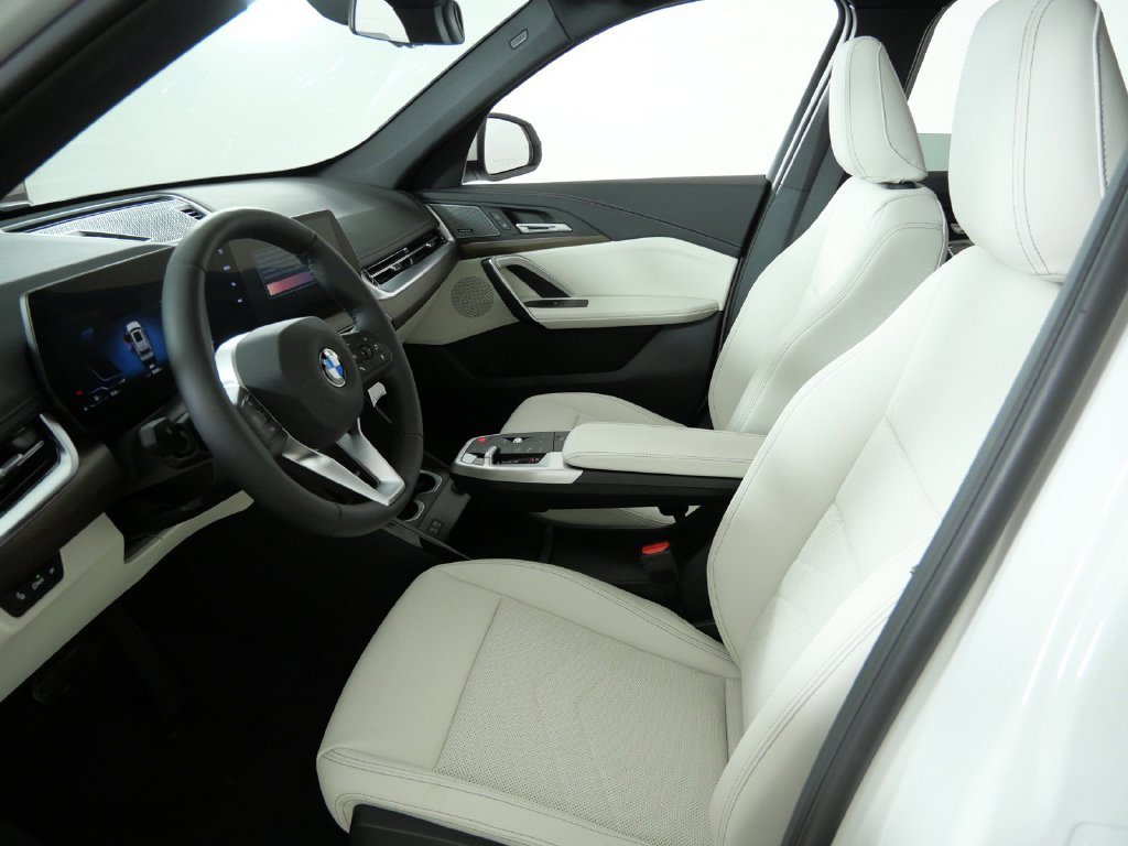 New 2027 Alpine White BMW xDrive28i image 32