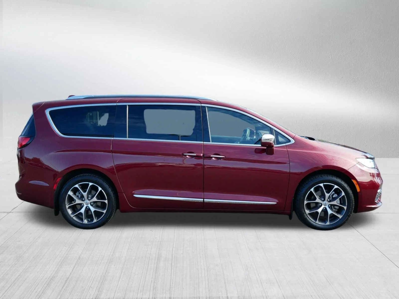 Used 2021 Velvet Red Pearlcoat Chrysler Limited image 8